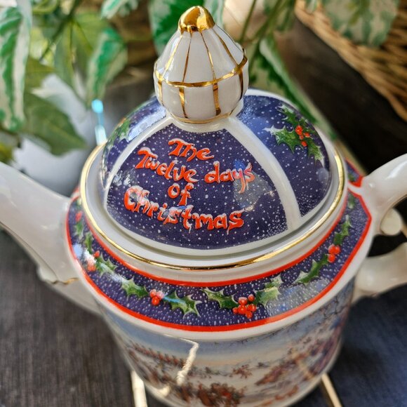 Vintage Sadler Twelve Days of Christmas - Merry Christmas Teapot - Picture 12 of 13